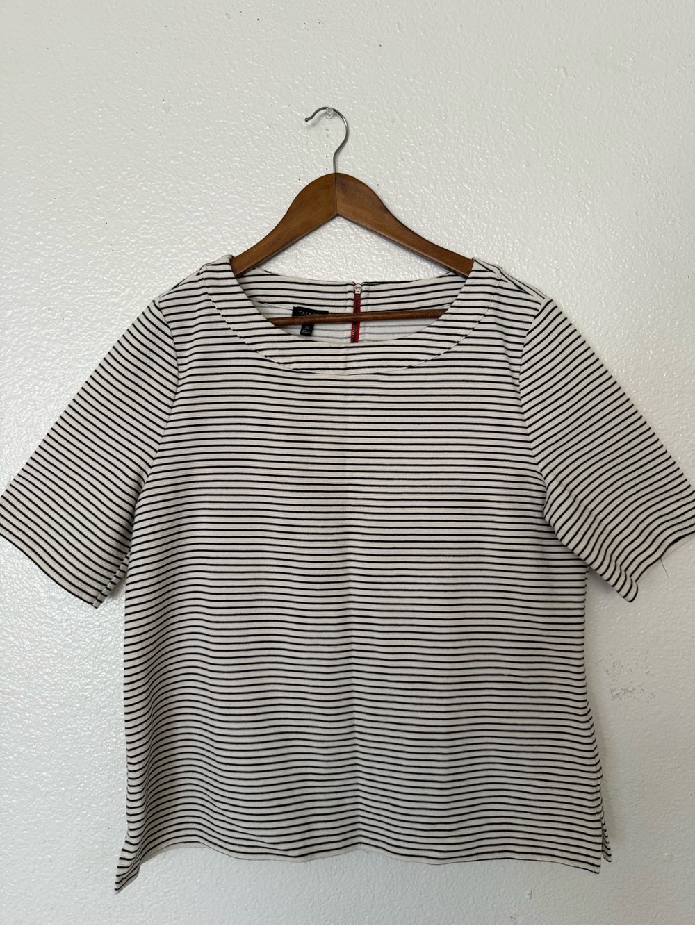 Talbots Black & White Striped Crewneck Top with Red Zip Detail women’s size XL